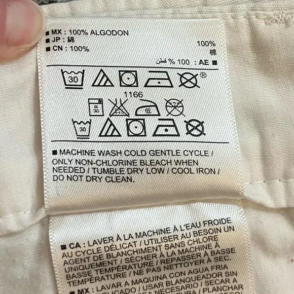 💐 Old Navy Shorts~Women's Sz 0~White/Bright Floral Pattern~Low-Rise~3.5” inseam - Picture 7 of 7